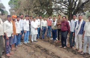 अग्नि पीड़ित किसानों से मिलने पहुंचे जिला महामंत्री टीकाराम चंद्रवंशी, हर संभव मदद का दिया आश्वाशन*