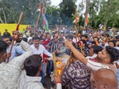 कांग्रेस ने ईएलसी चौक पर प्रधानमंत्री नरेन्द्र मोदी का पुतला फूंका